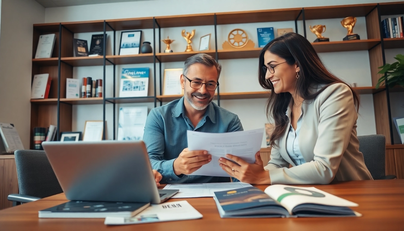 카드 현금화 과정을 설명하는 전문 상담사와 고객의 상호작용 모습